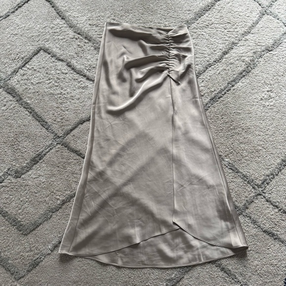 Jason Wu Satin silky Ruched MIDI Skirt in Champagne beige slit small - Picture 1 of 7